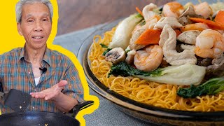 🤤 Dads CRISPY Hong Kong Style Noodles 港式煎麵 [upl. by Dickens65]