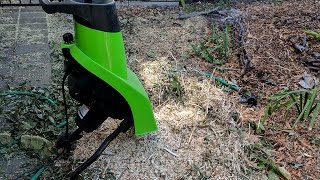 Using Harbor Freight Tools Chipper Shredder [upl. by Saberhagen]